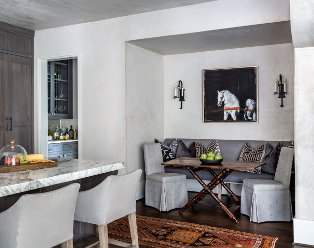 Heritage Row french-country-esszimmer