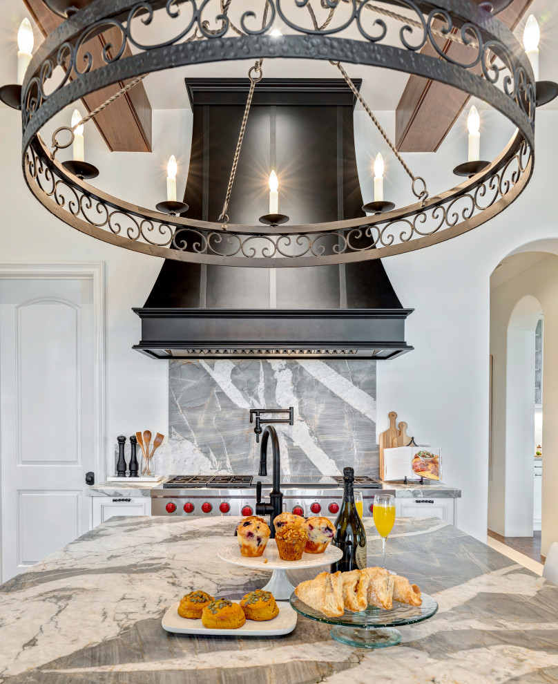 Inspiration for a transitional kitchen remodel in Austin