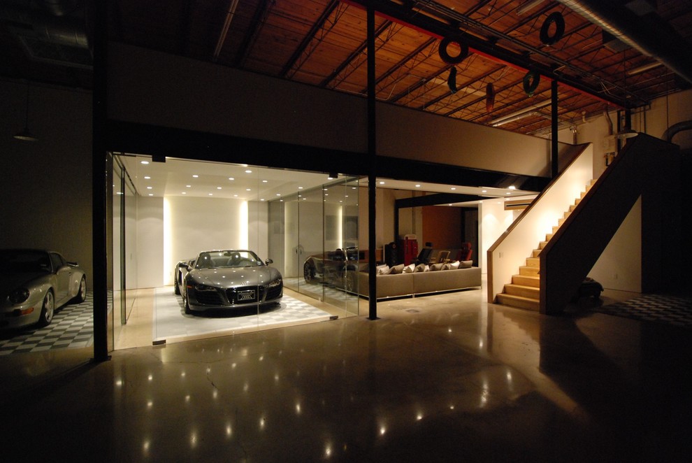 Свежая идея для дизайна: гараж в стиле фьюжн - отличное фото интерьера