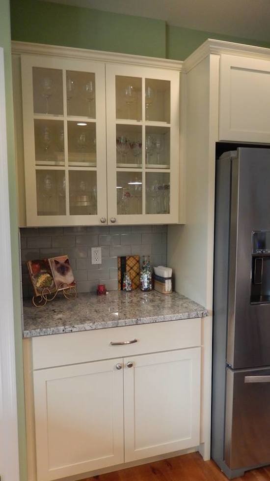 Kitchen - transitional kitchen idea in Seattle