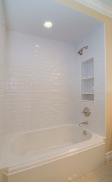 Encino Hallway Bath - Traditional - Bathroom - Los Angeles - by YD ...