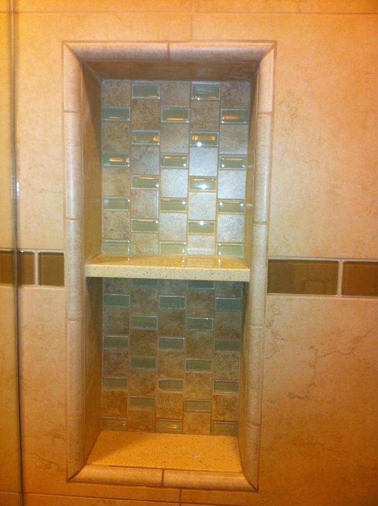 Transitional home design photo in Austin