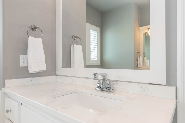 Carter 3 traditional-bathroom