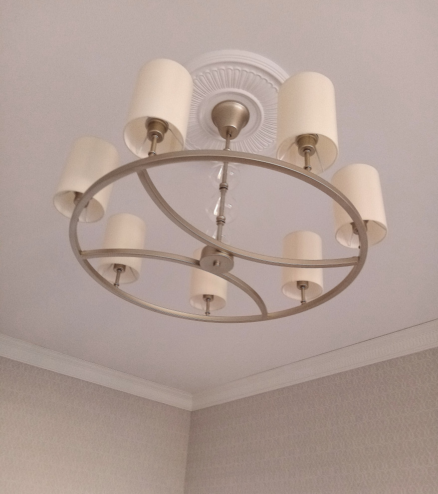 Люстра в спальню молодой пары.