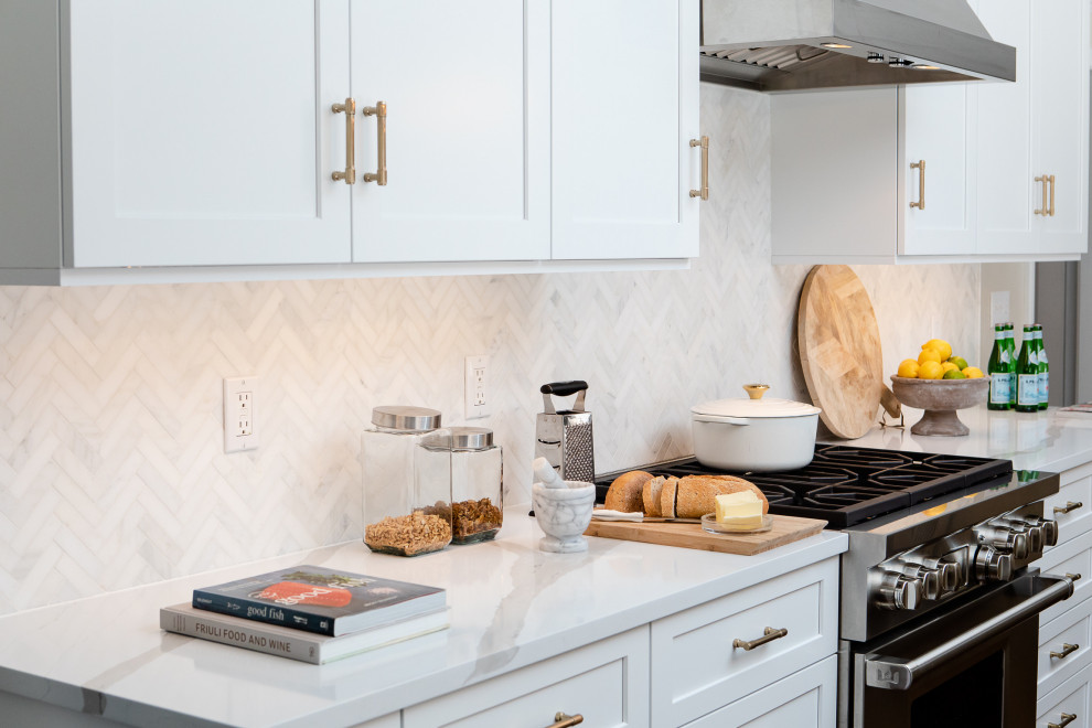 Kitchen - transitional kitchen idea
