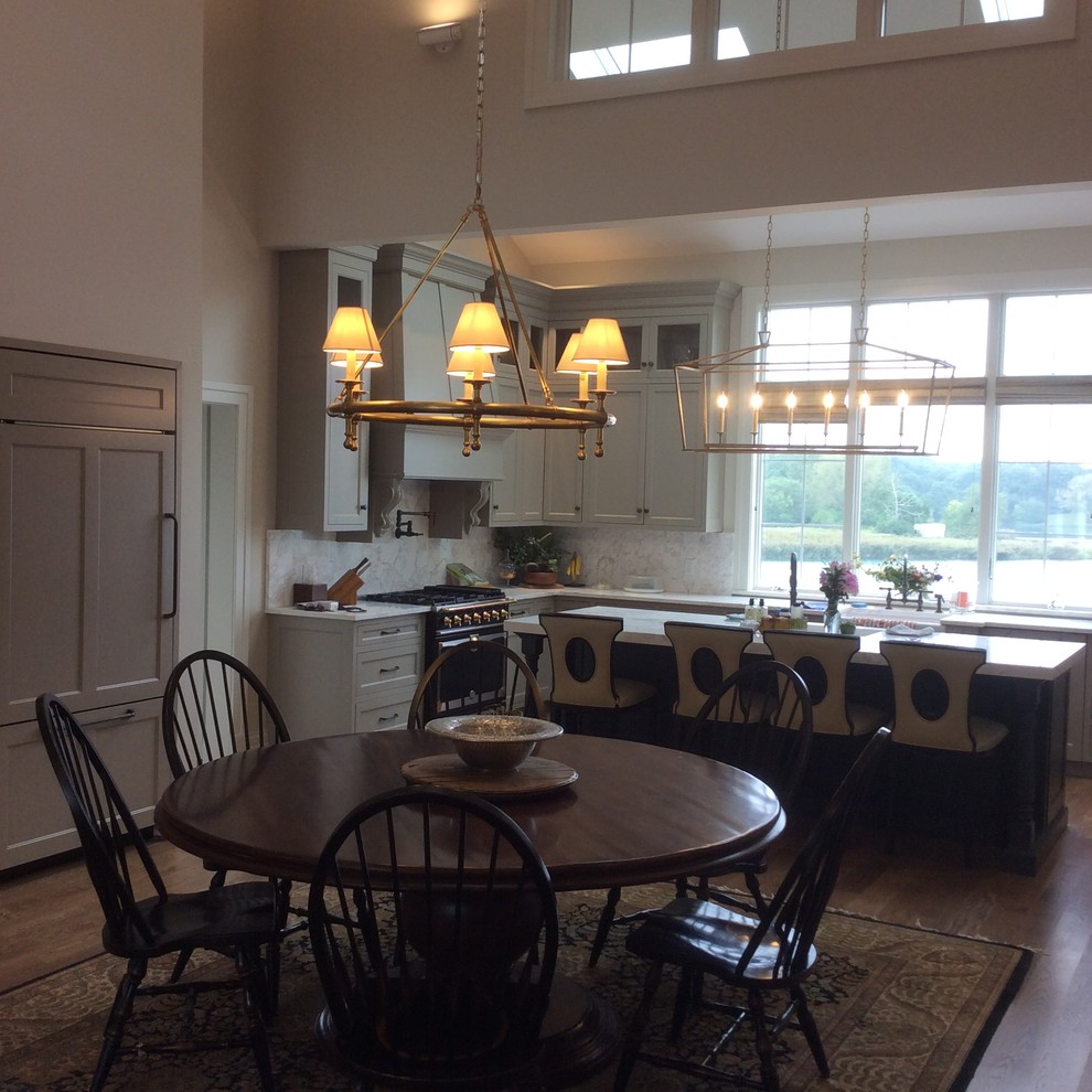 Transitional kitchen photo in Chicago