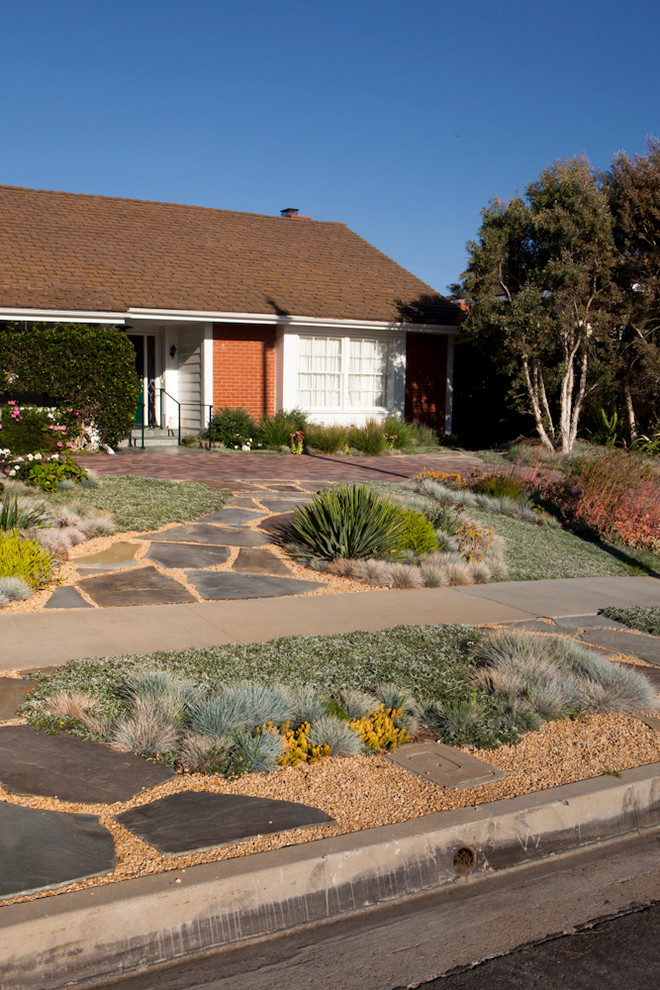 This is an example of a contemporary front yard xeriscape in Los Angeles.
