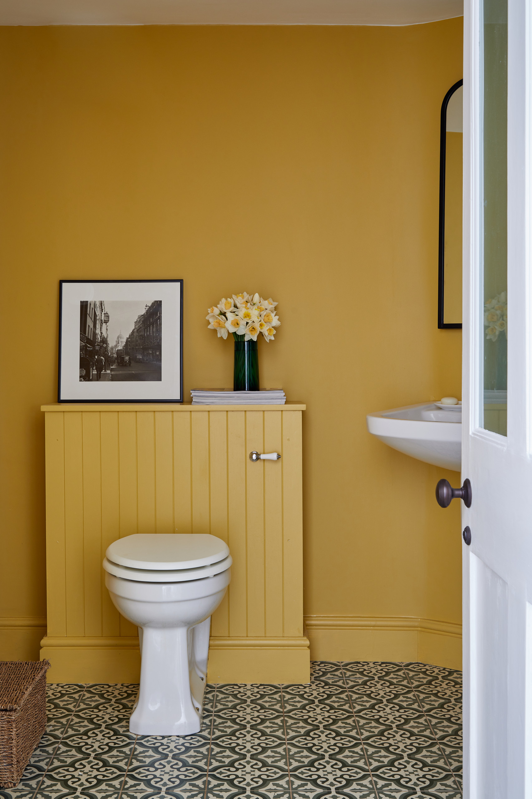 Photos et idées déco de WC et toilettes avec un mur jaune - Juillet 2023 |  Houzz FR