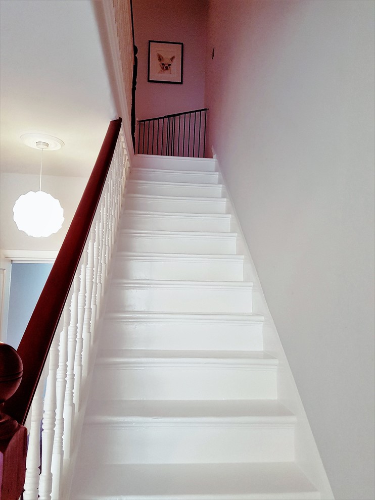 Пример оригинального дизайна: большая лестница в классическом стиле