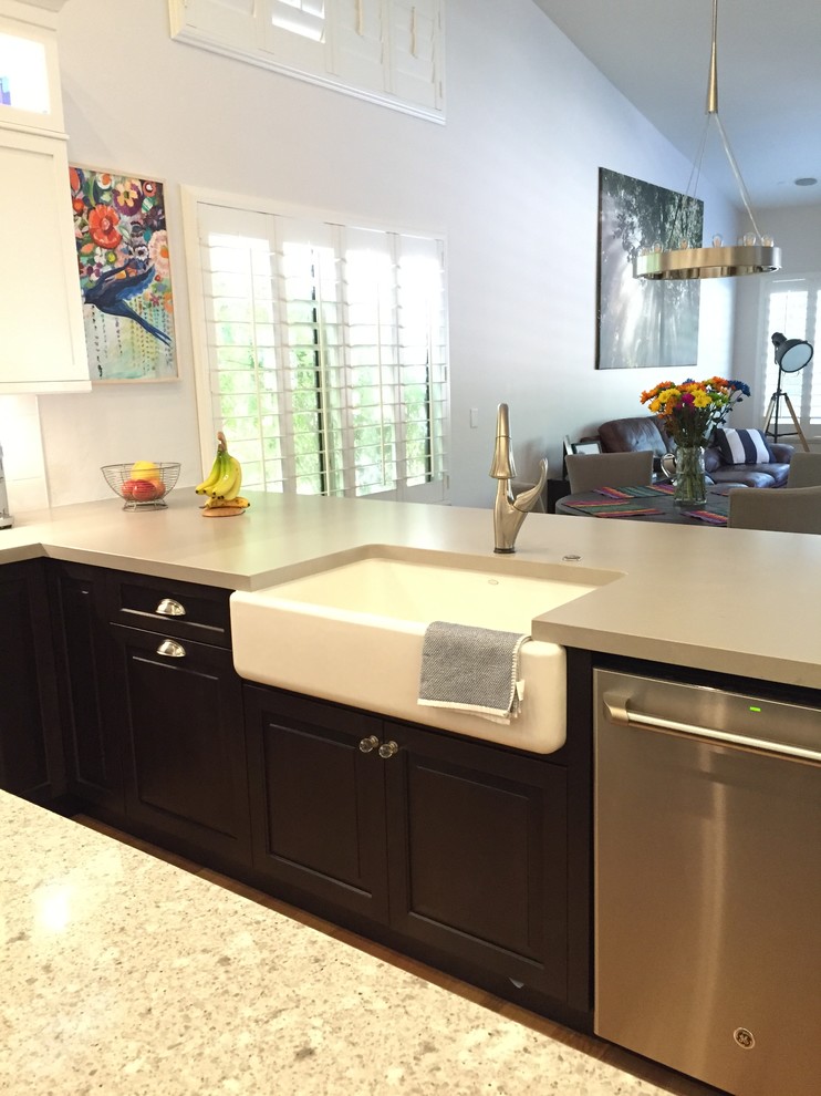 Transitional home design photo in Phoenix