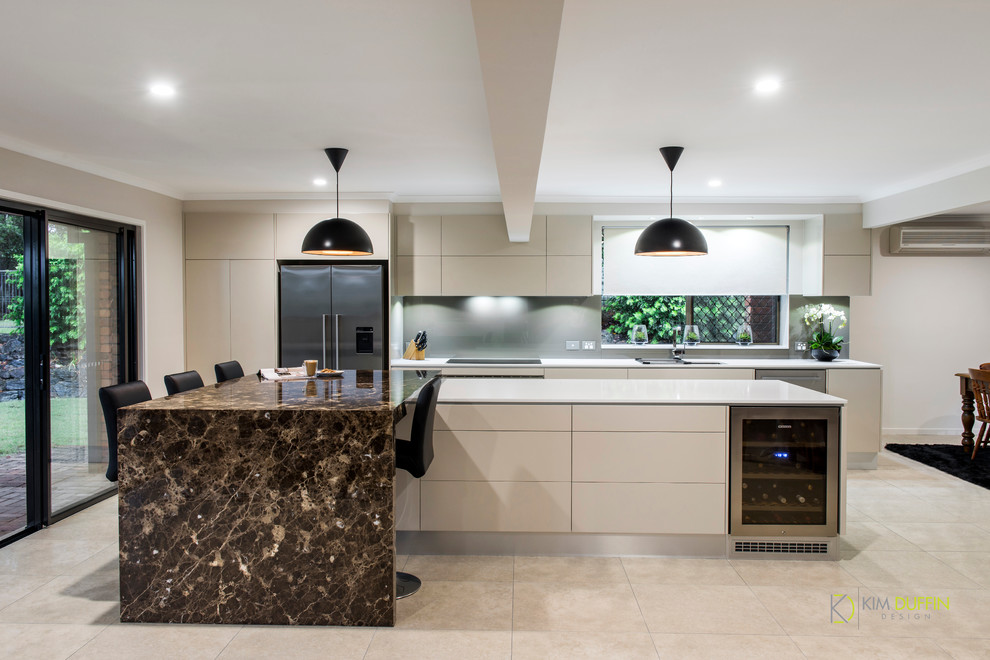 Design ideas for a mid-sized contemporary kitchen in Brisbane.