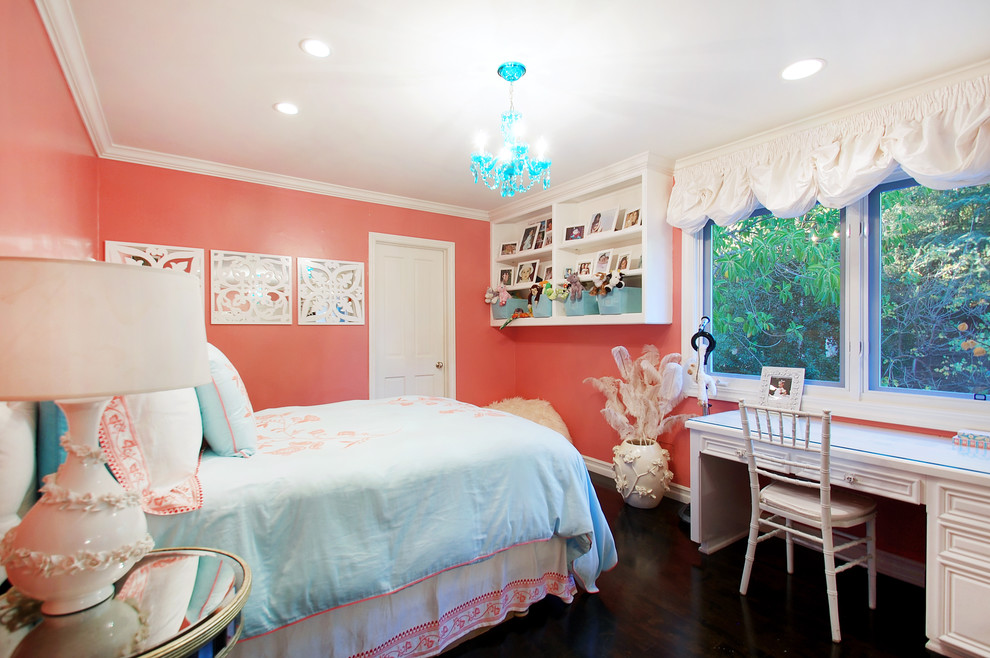 Inspiration for a transitional kids' room in Los Angeles.