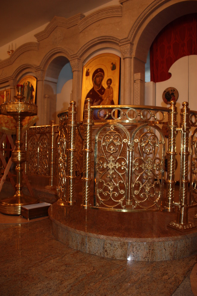 Иконостас в храме Пирогово.Московская область.