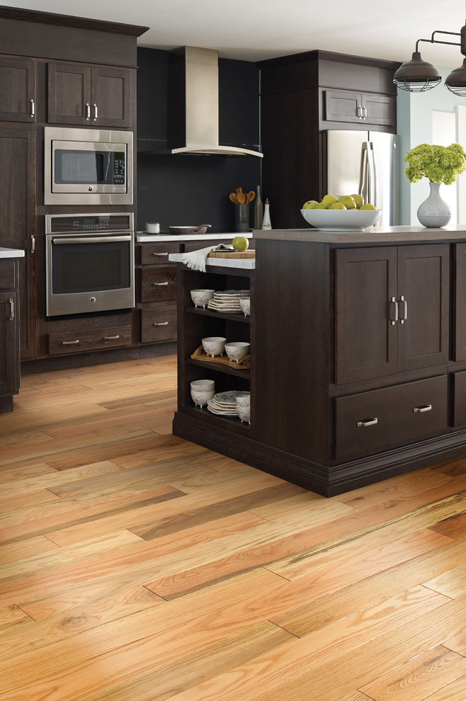Kitchen - transitional kitchen idea
