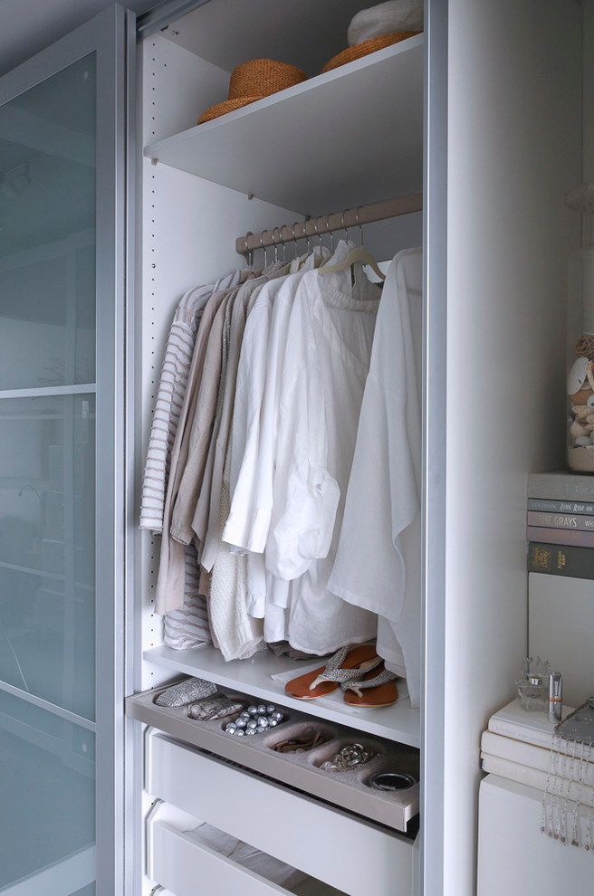 Inspiration for a contemporary built-in wardrobe in Toronto.