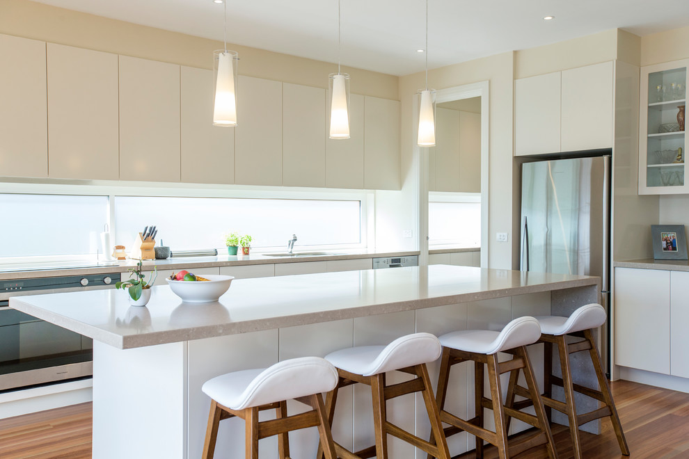 Photo of a contemporary kitchen in Melbourne.