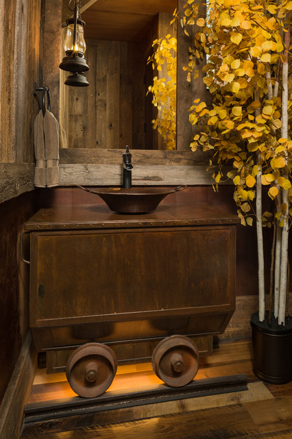 Rustic Cliffside rustikal-gaestetoilette