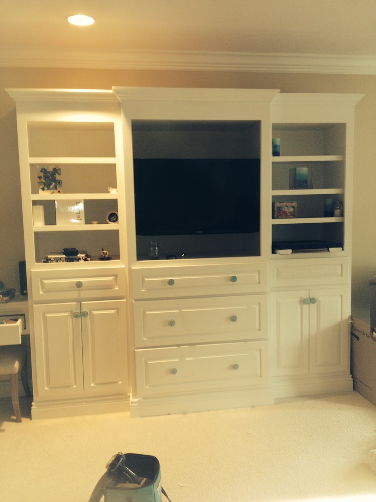 Example of a transitional home design design in Baltimore