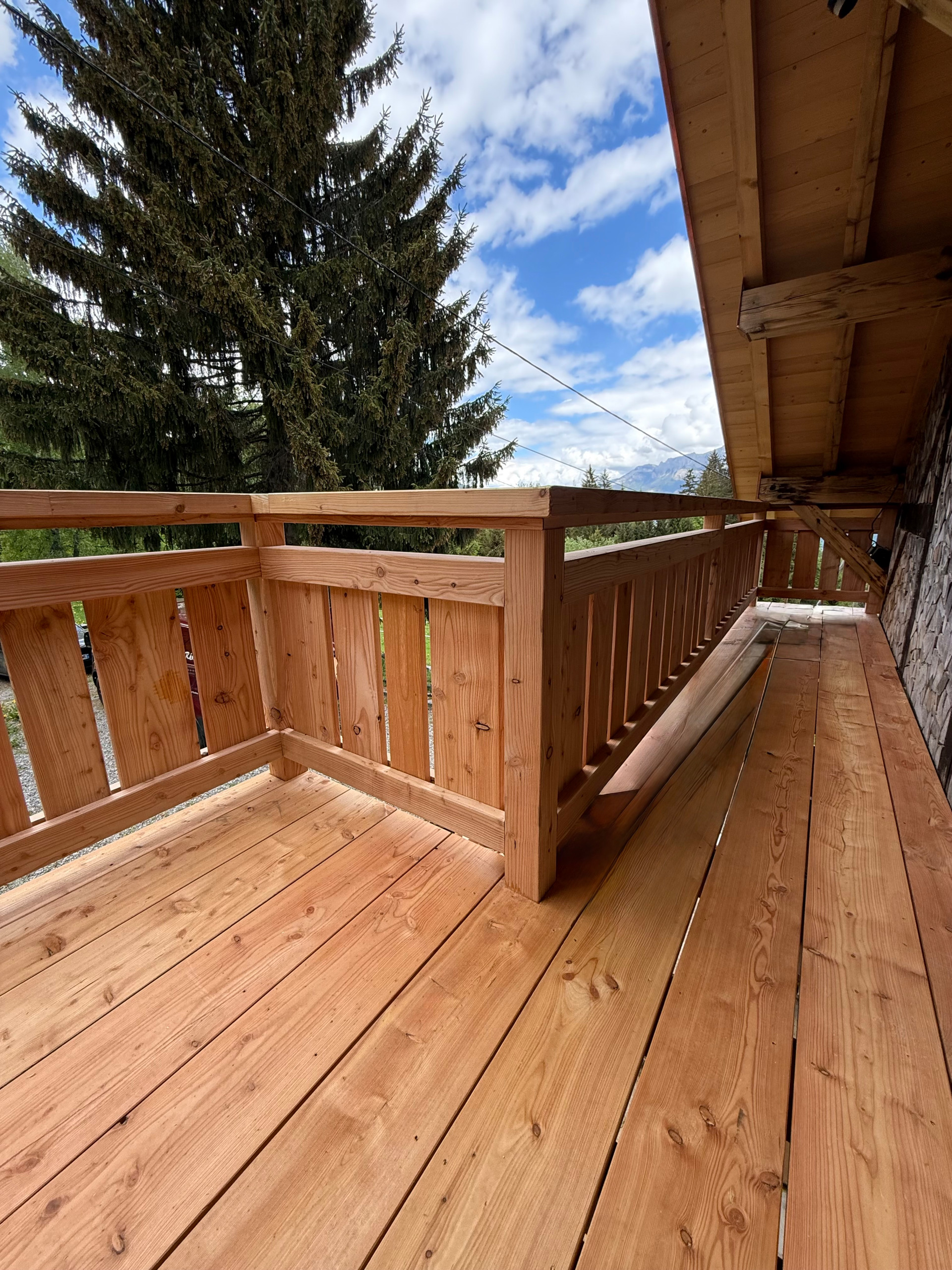 TERRASSE ET BALCON EN MELEZE D'AUTRICHE