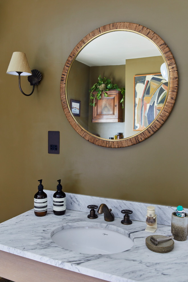 Example of a classic bathroom design in London