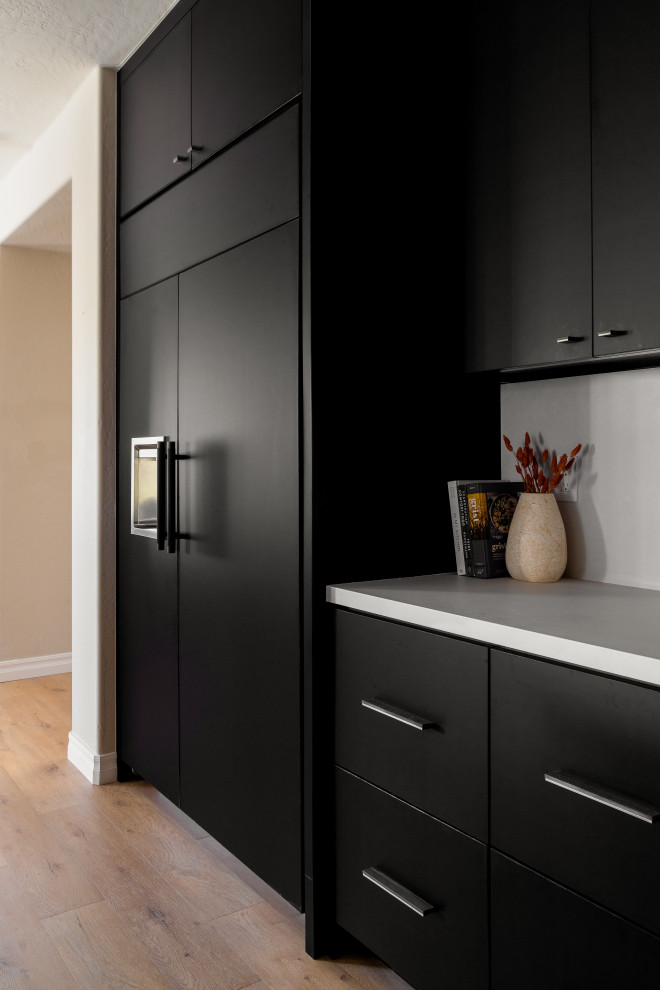 Inspiration for a modern kitchen remodel in Phoenix