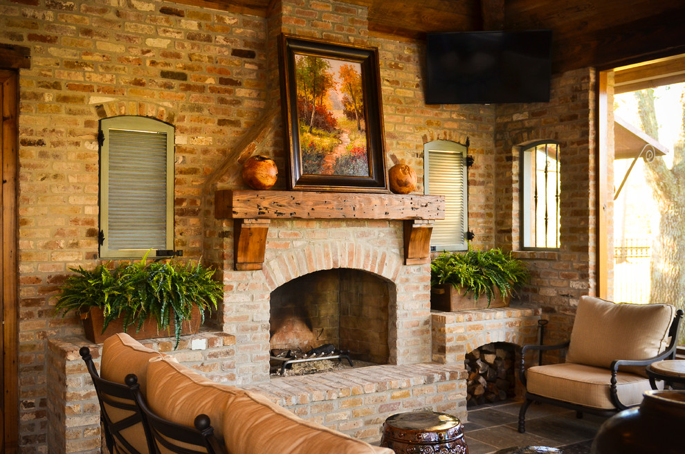 Photo of a country patio in New Orleans with a fire feature.