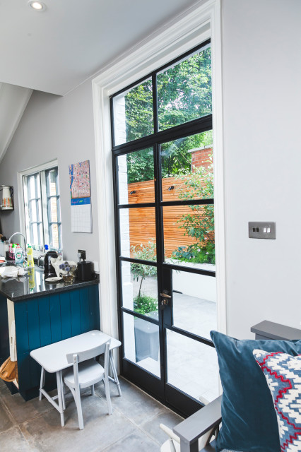 Chiswick Contemporary courtyard contemporary-garden