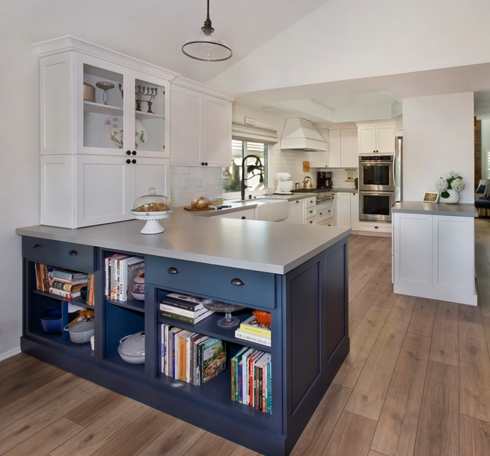 Example of a transitional kitchen design in Orange County