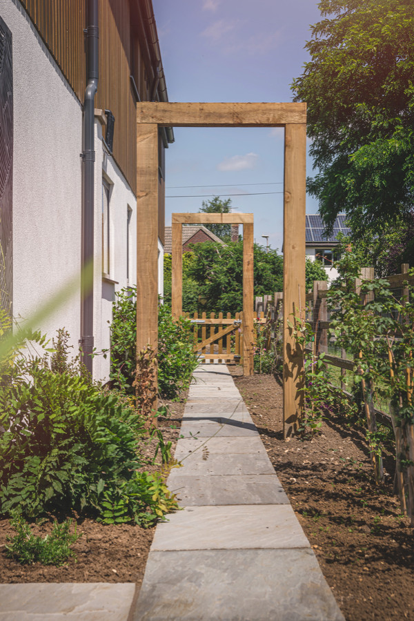 Idee per un grande giardino formale minimal dietro casa