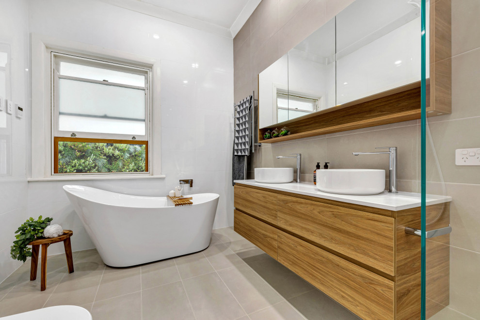 Photo of a modern bathroom in Adelaide.