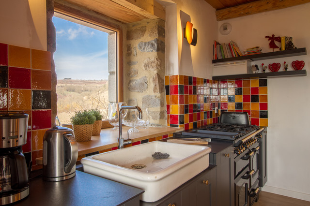 MAISON D'AMIS midcentury-kitchen