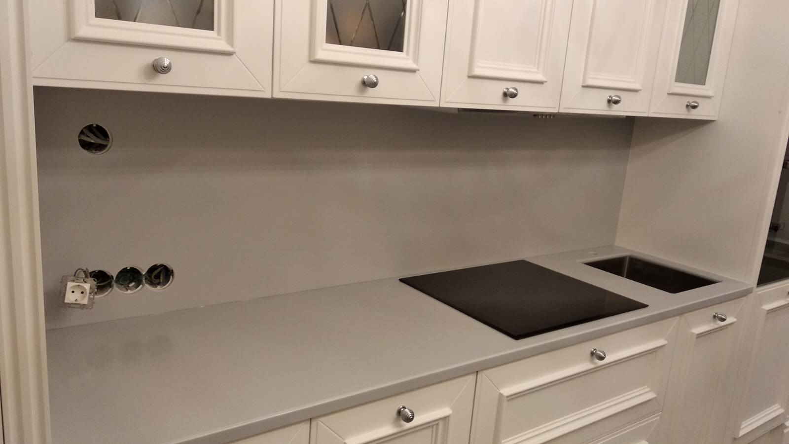 Столешницы из искусственного камня для маленькой кухни