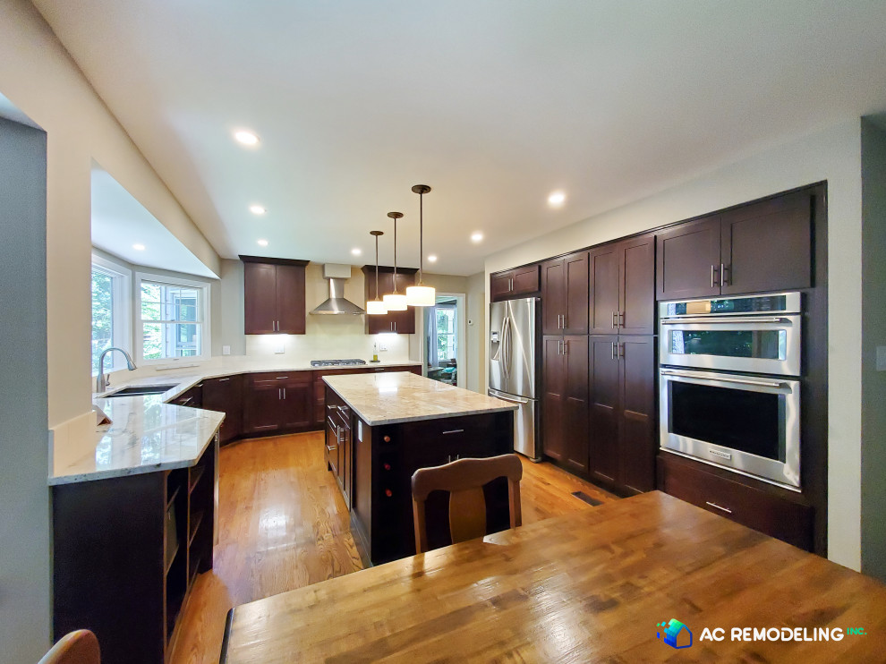 Kitchen - transitional kitchen idea in DC Metro