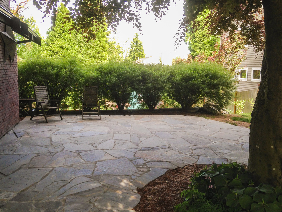 Design ideas for a rustic stone landscaping in Seattle.