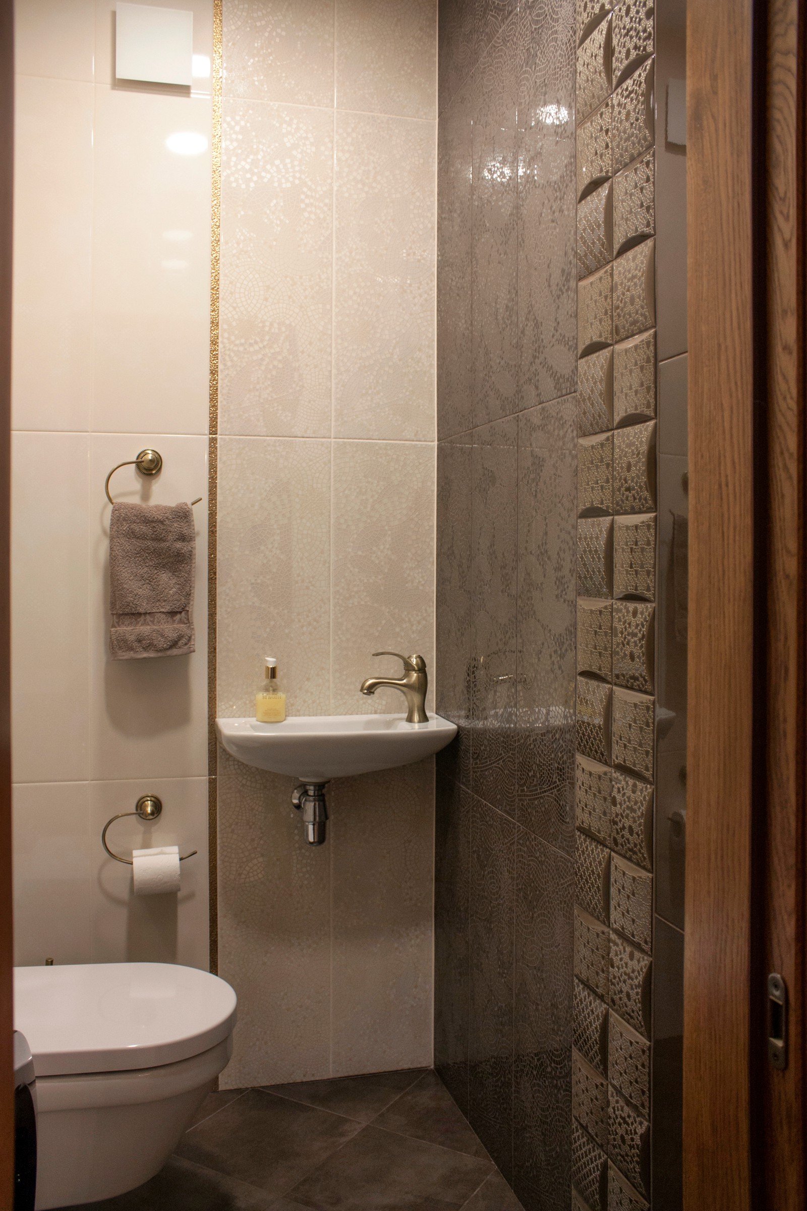 Яркая история.