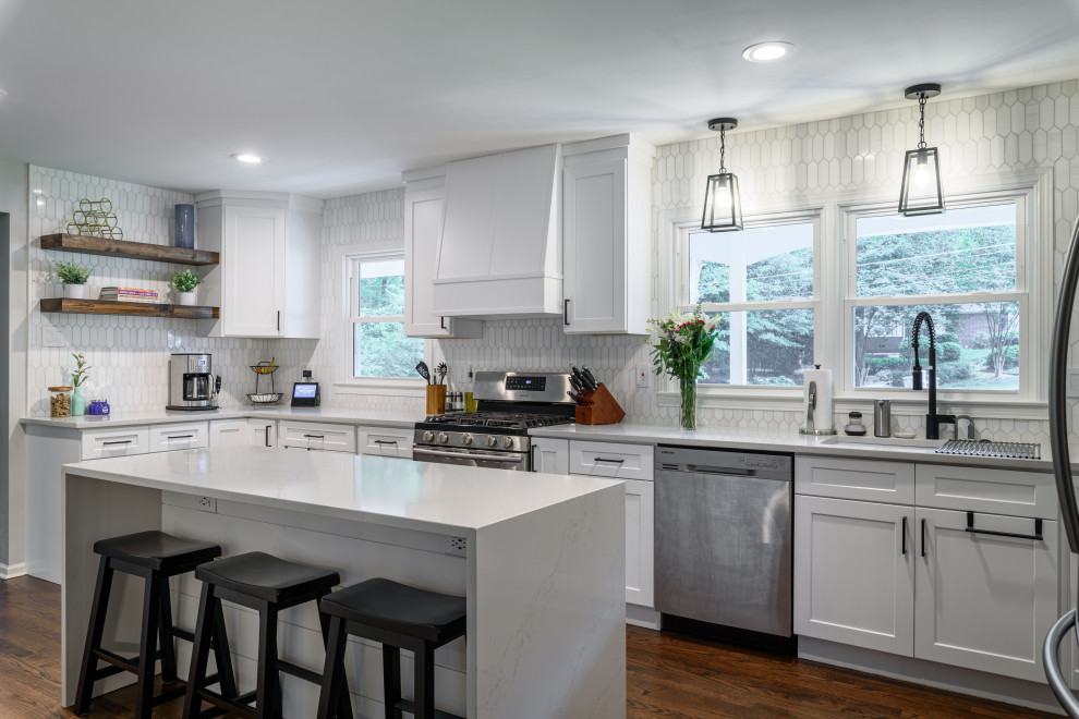 Transitional kitchen photo in Atlanta