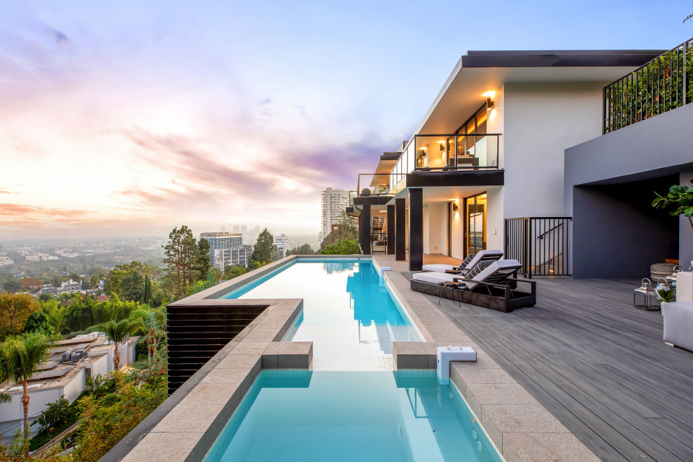 Design ideas for a modern pool in Los Angeles.