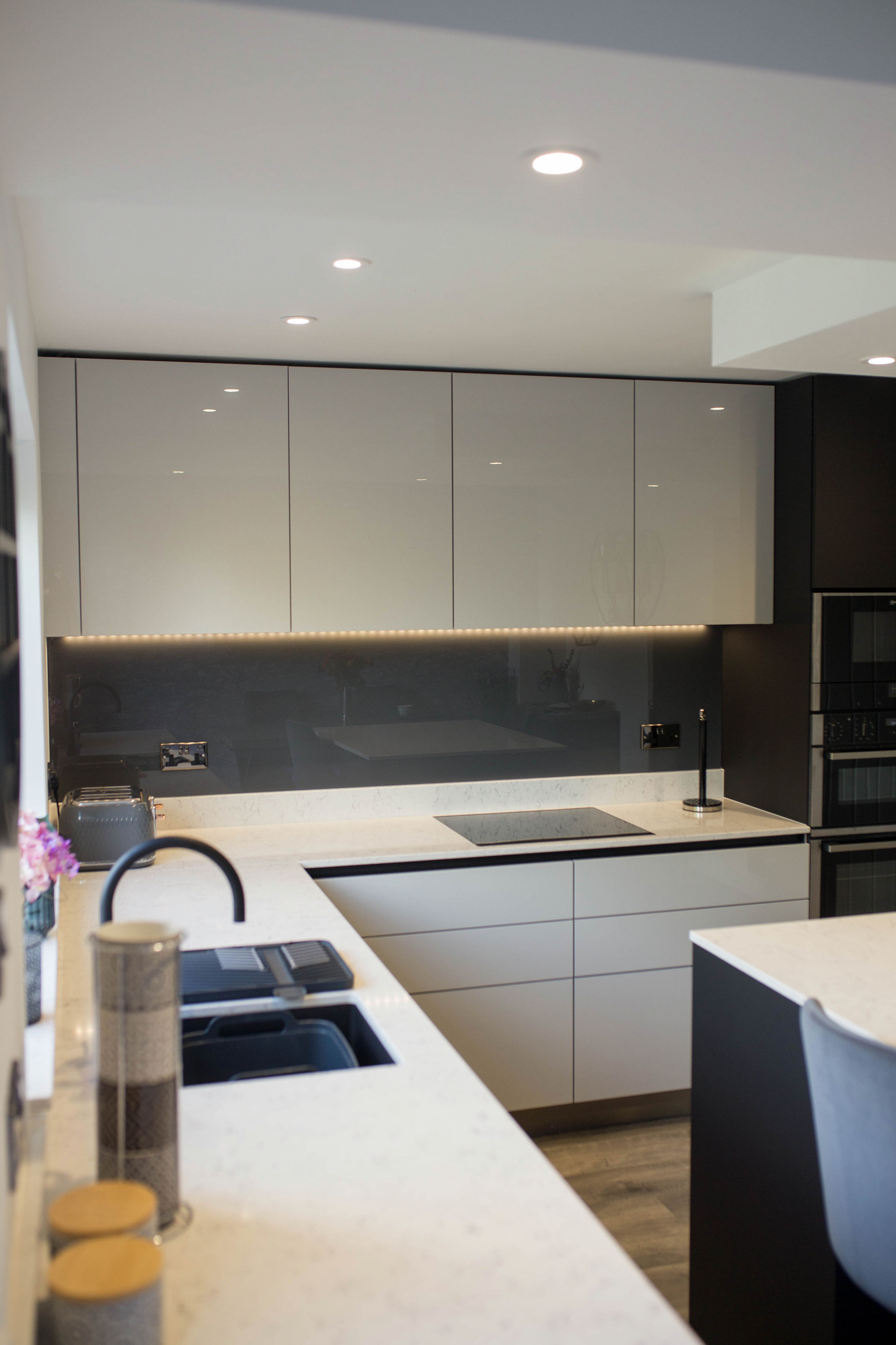Ultra Matte Carbon and High Gloss Mist Handleless Kitchen