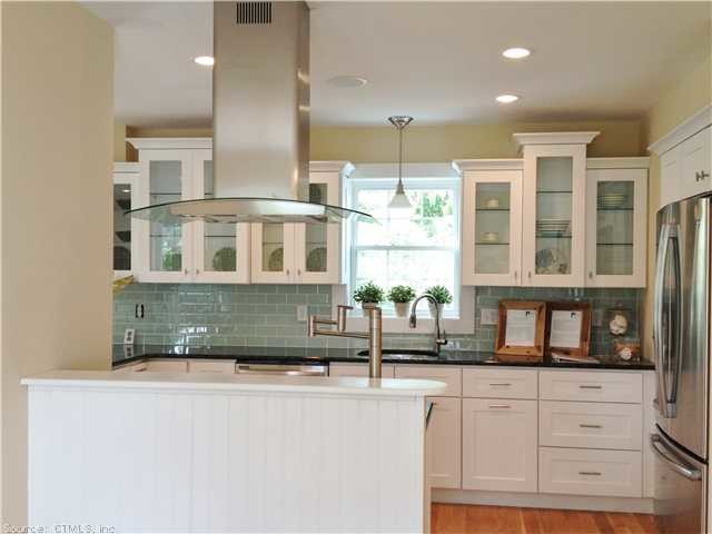 Inspiration for a beach style kitchen in Bridgeport.