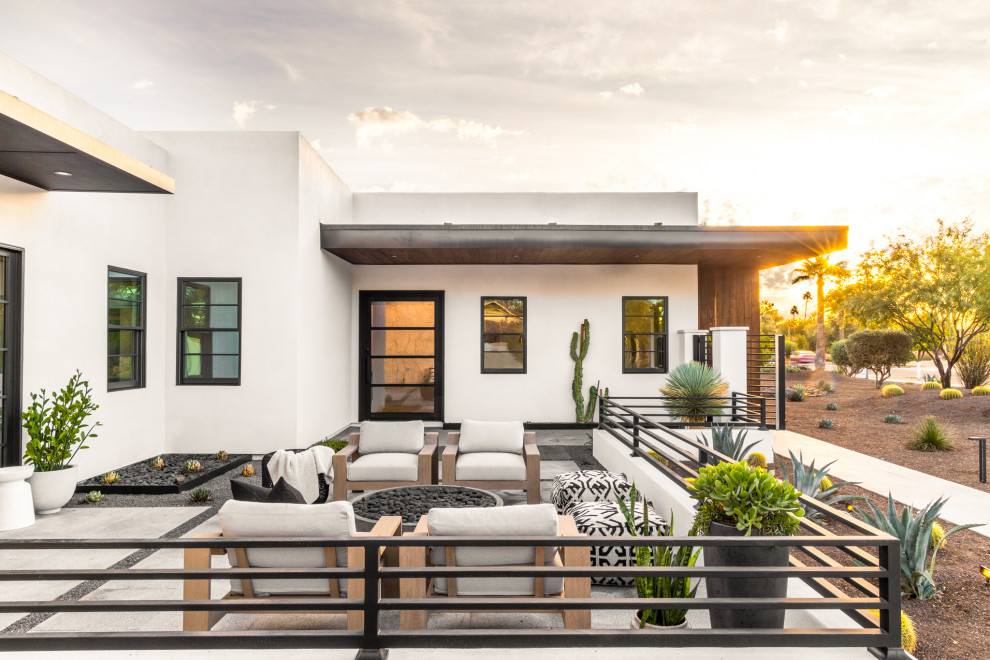 Inspiration for a contemporary home design remodel in Phoenix