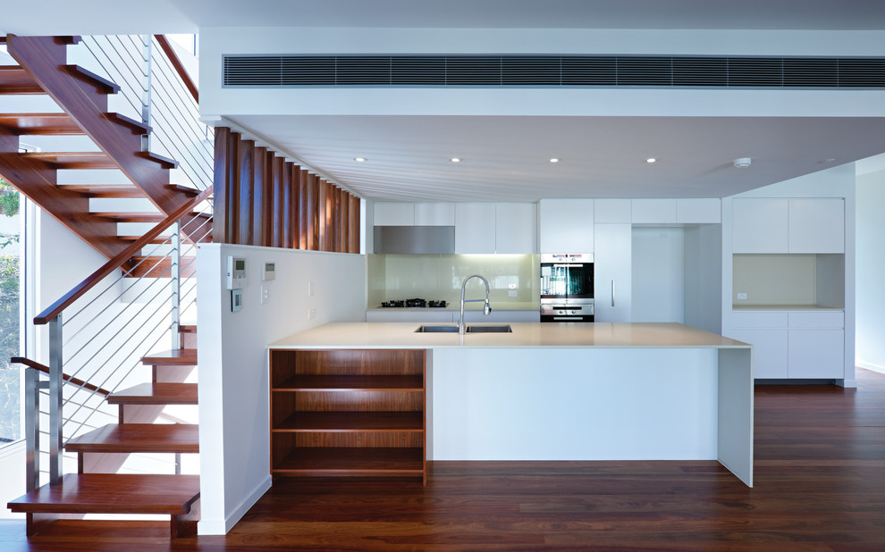 Inspiration for a contemporary home design in Brisbane.