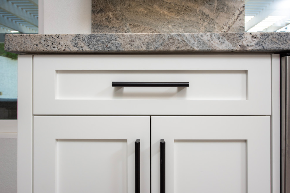 Kitchen - kitchen idea in Phoenix