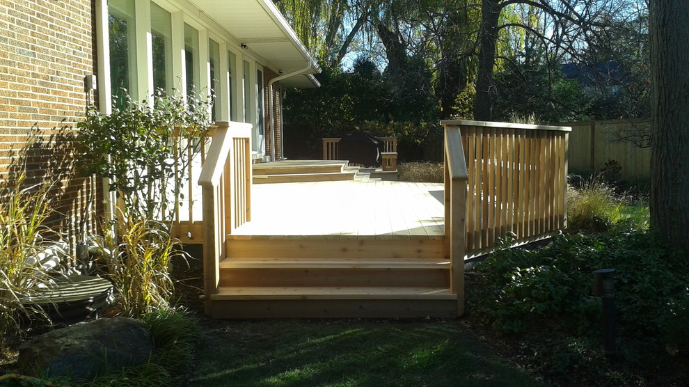 Inspiration for a timeless deck remodel in Chicago