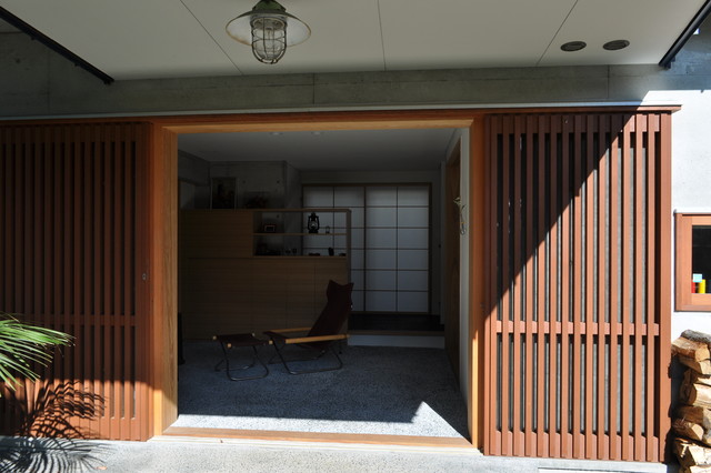 大磯の家 moderno-porche