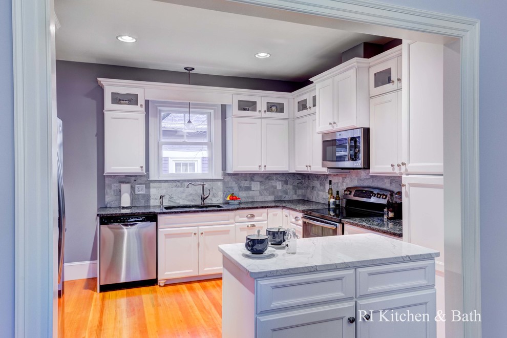 Large transitional u-shaped eat-in kitchen in Providence with an undermount sink, shaker cabinets, white cabinets, granite benchtops, blue splashback, stone tile splashback, stainless steel appliances, medium hardwood floors and with island.