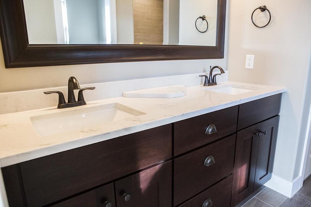 Bathroom - transitional bathroom idea in Cedar Rapids