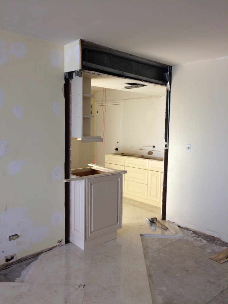 Kitchen sticking out into the hall