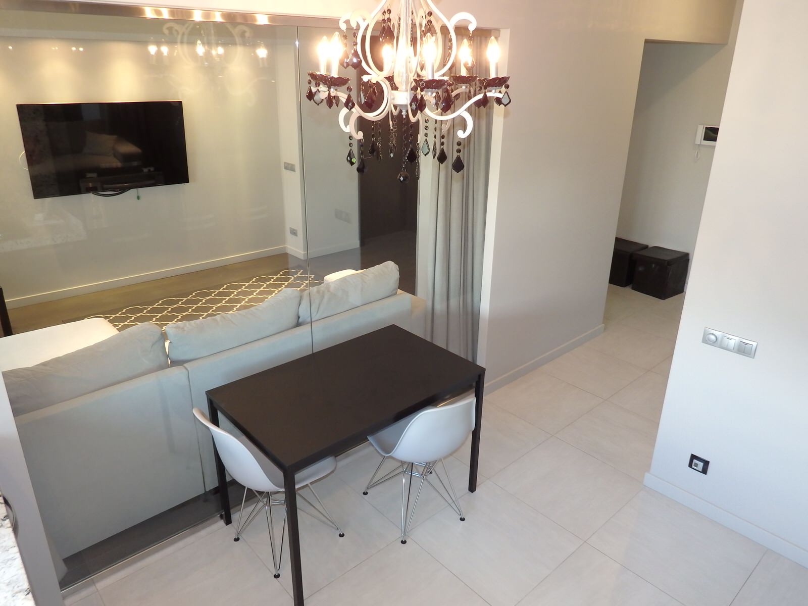 Двухкомнатная квартиры со стеклянной перегородкой на Овчинниковской набережной