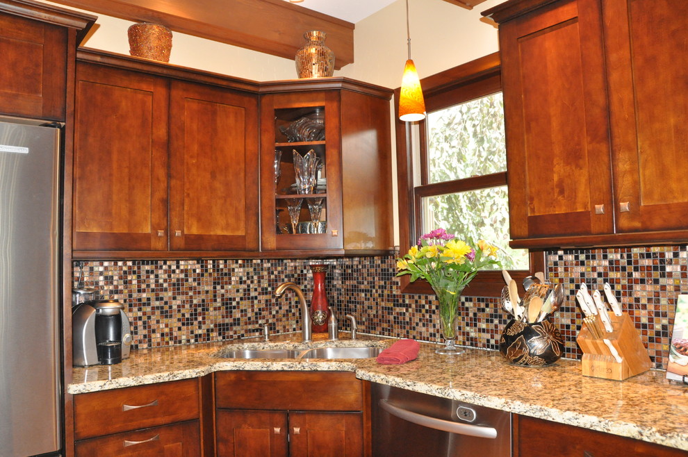 Transitional kitchen photo in Chicago