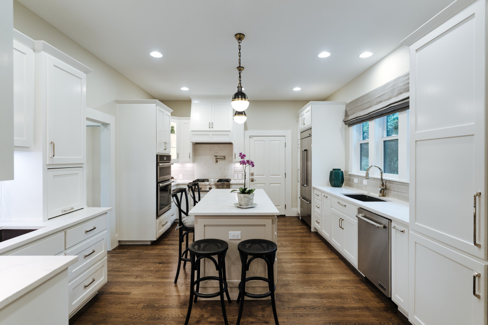 Kitchen - transitional kitchen idea in Austin